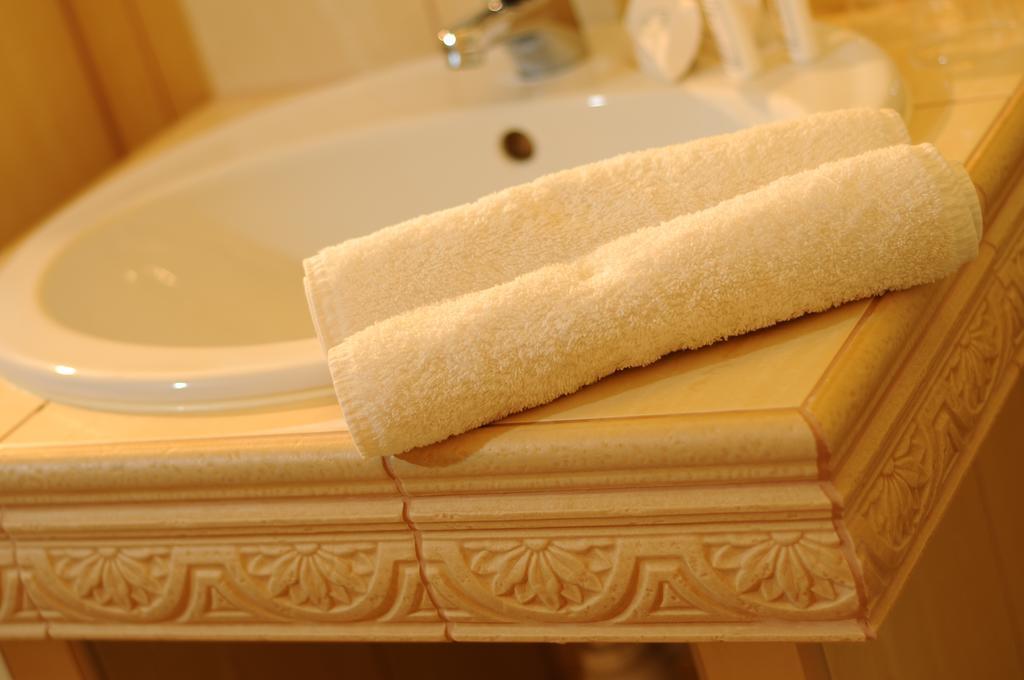 Hotel Folwark Stara Winiarnia Mszana Dolna Habitación foto